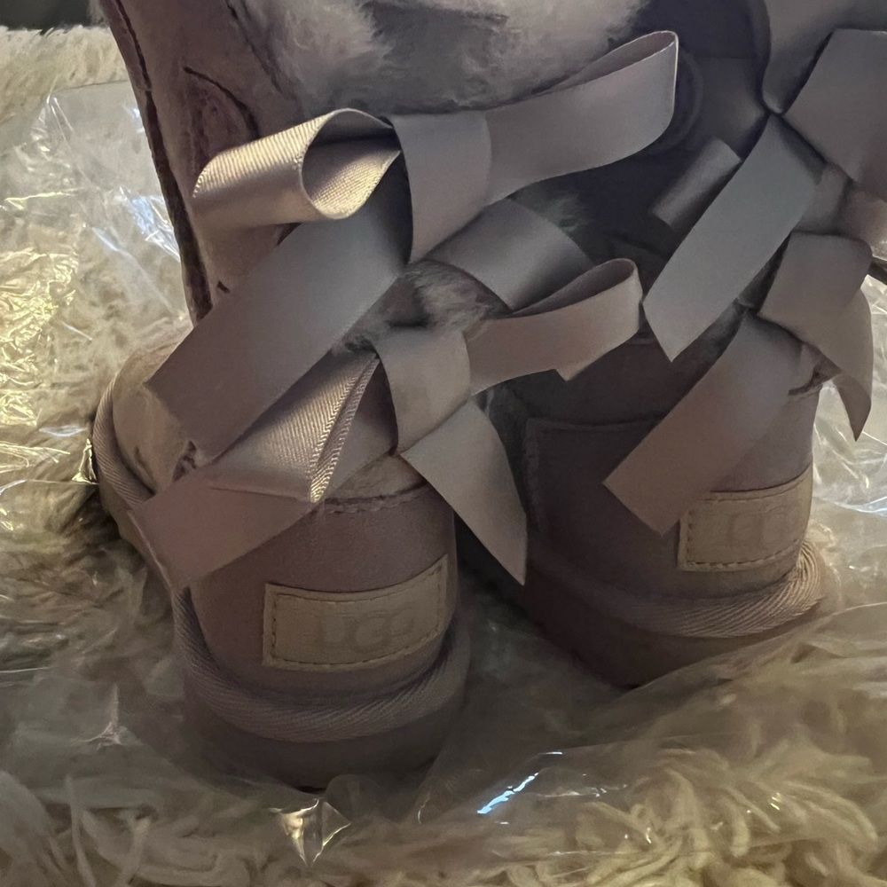 New walker size 6 Ugg boots with Ribbon Accents